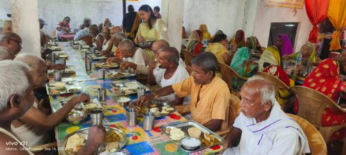 OAH-Deoria-Fooding-ola-age-persons